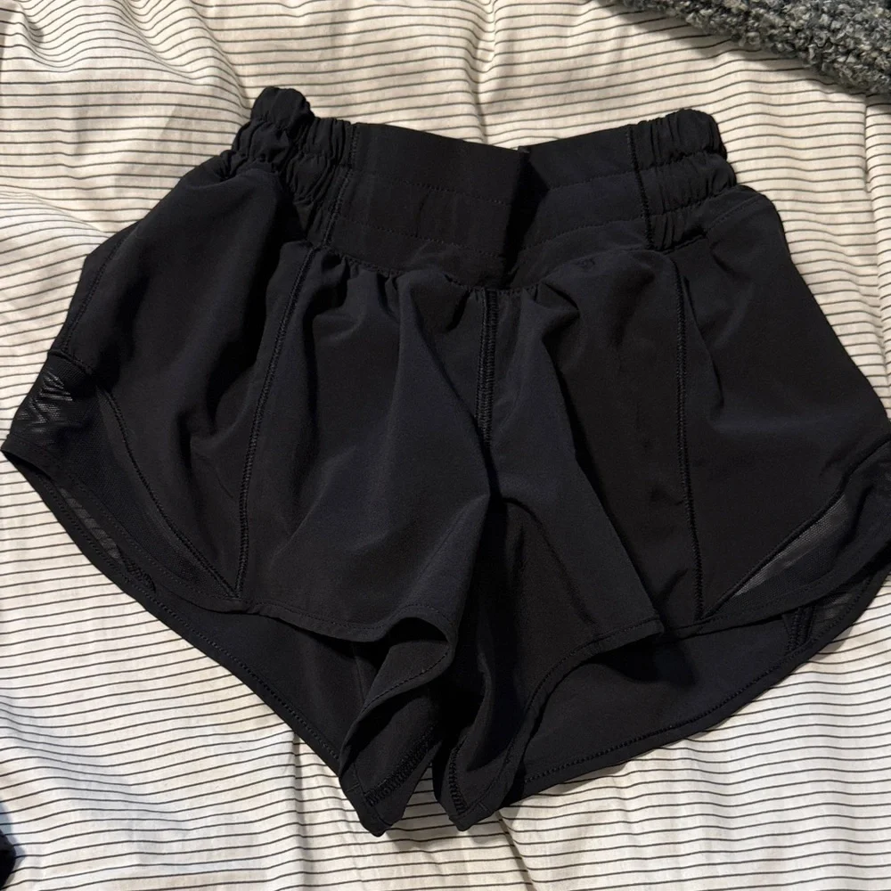 Lululemon "Hotty Hot" Black Shorts 2in Size 0 - Picture 3 of 4